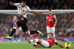 足球生涯低谷：国家队弃儿面临主力位置危机与伤病挑战